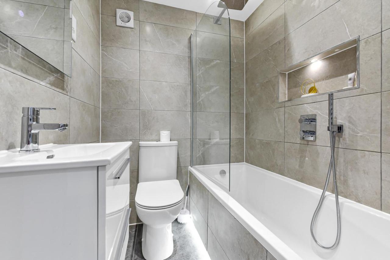Lovely 2 Bedroom Apartment In Greater Londra Esterno foto