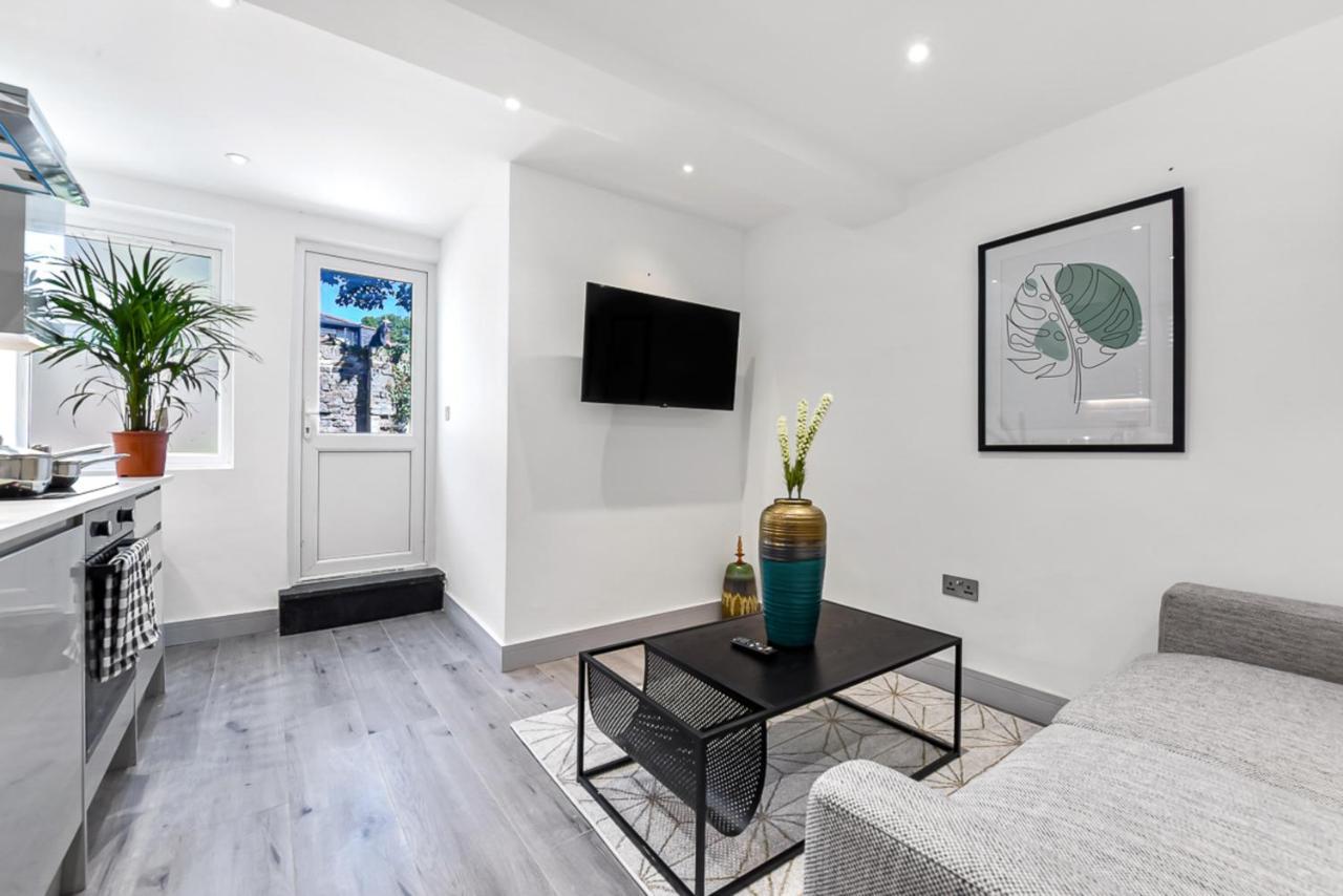 Lovely 2 Bedroom Apartment In Greater Londra Esterno foto