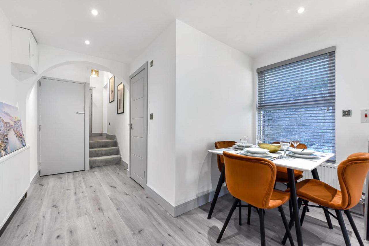 Lovely 2 Bedroom Apartment In Greater Londra Esterno foto