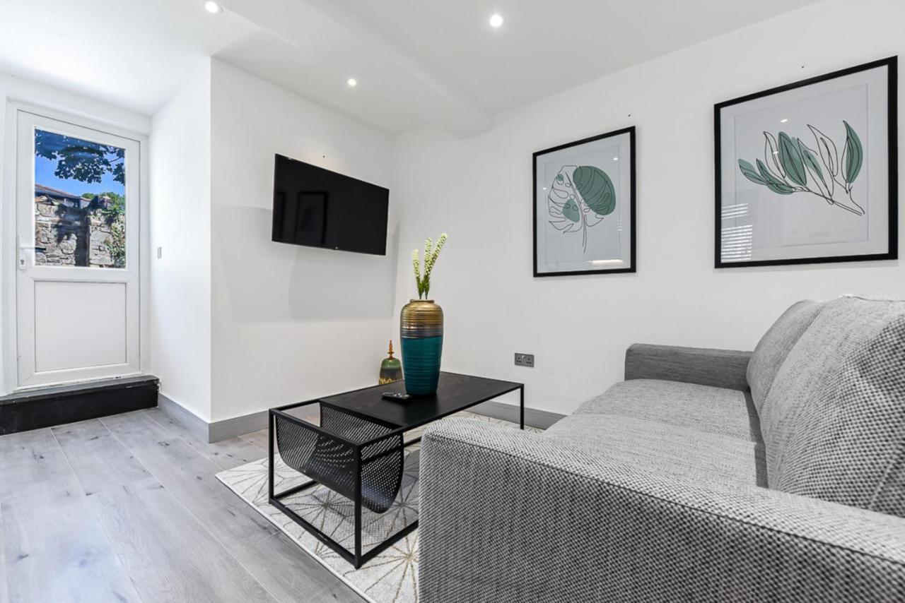 Lovely 2 Bedroom Apartment In Greater Londra Esterno foto